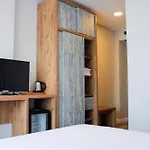 Houdini Hotel *
