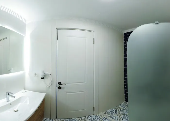 Отель Houdini *